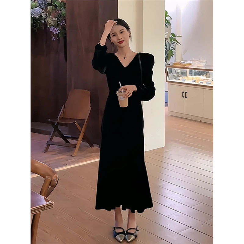 法式气质黑色V领丝绒连衣裙秋季漂亮独特鱼尾裙高级感超好看长裙