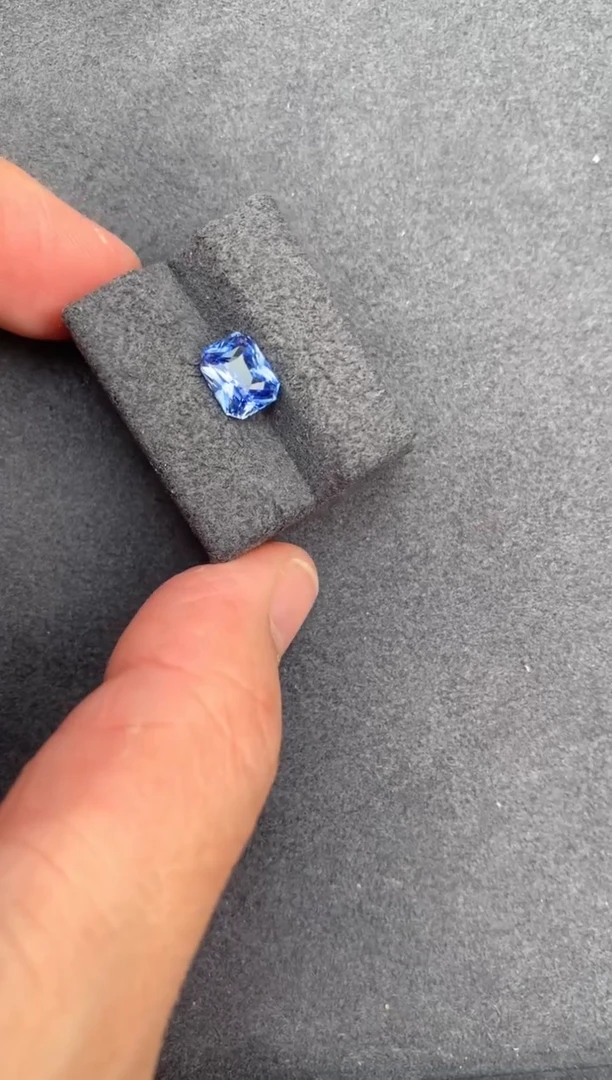 【闪购商品】蓝宝石裸石未镶嵌2ct矢车菊