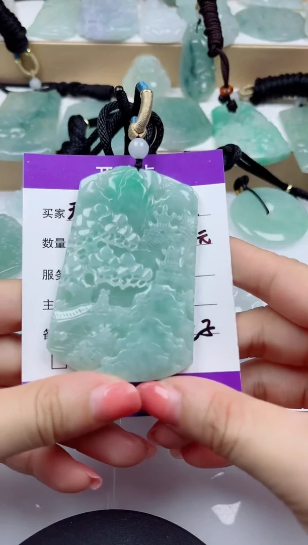 颈饰未镶嵌翡翠