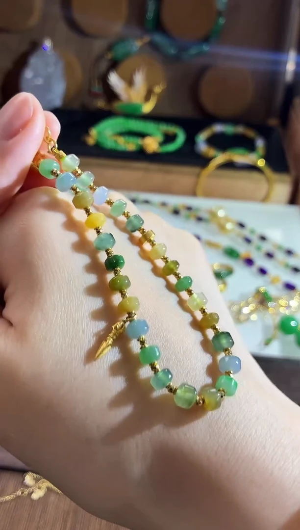 18K金镶嵌手链翡翠手饰