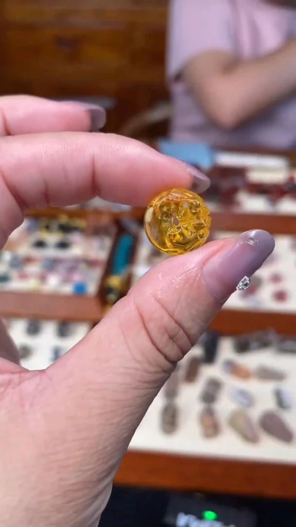 未镶嵌颈饰金珀1龙扣