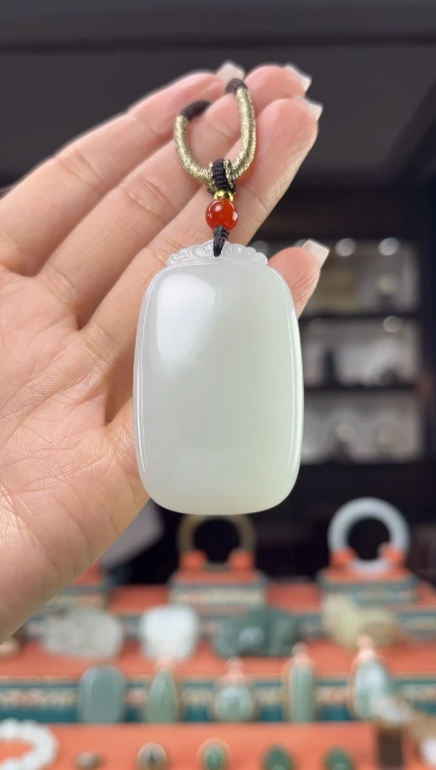 颈饰未镶嵌和田玉佩佩