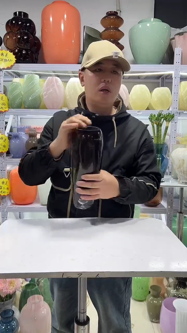 小号棕色花瓶微瑕介意勿拍