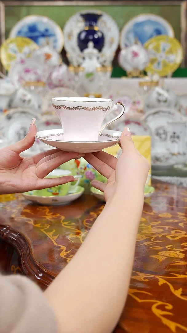 摆件娜娜中古瓷器如图所示81