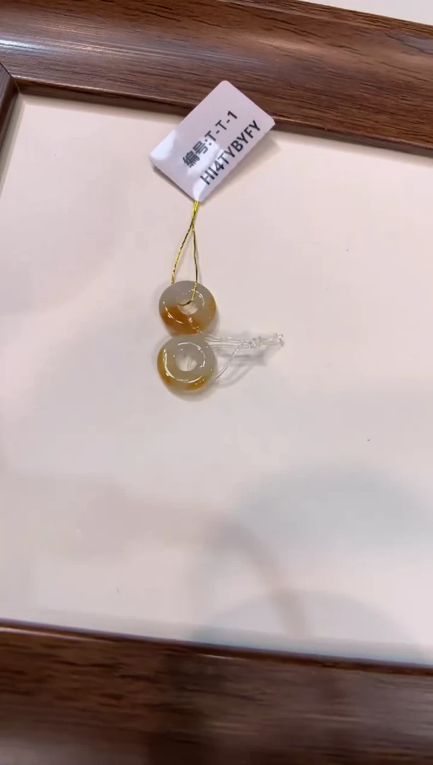 颈饰未镶嵌翡翠甜甜圈 一堆