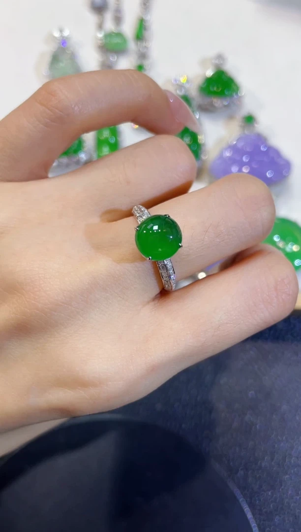 颈饰18K金镶嵌翡翠团购10