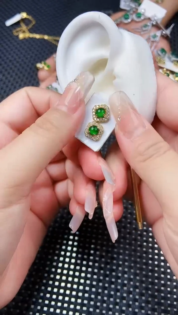 【闪购商品】翡翠未镶嵌耳饰11111111