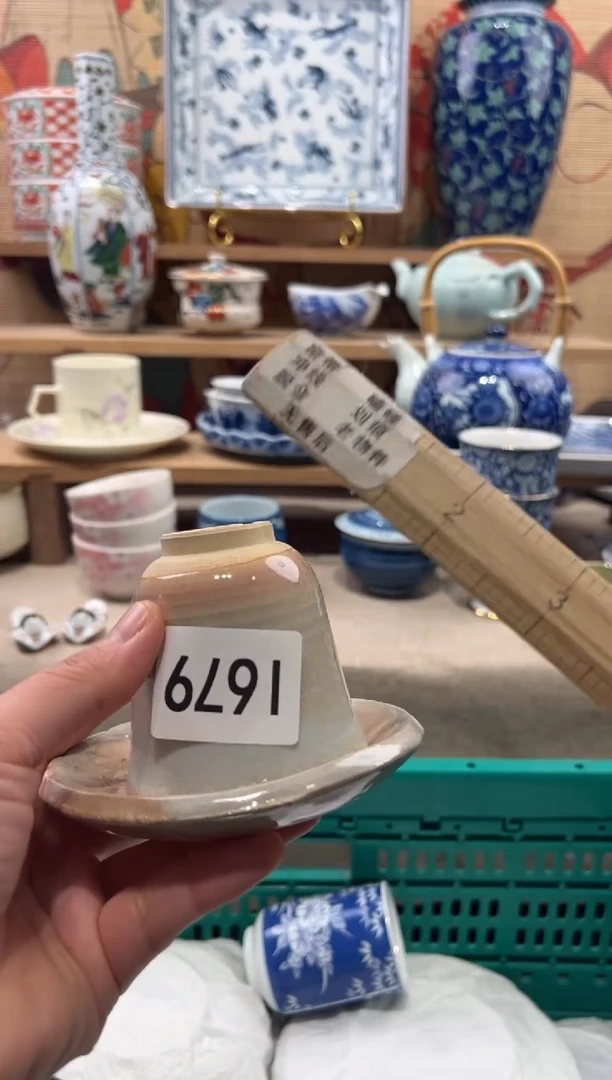 瓷片海*瓷片------I679