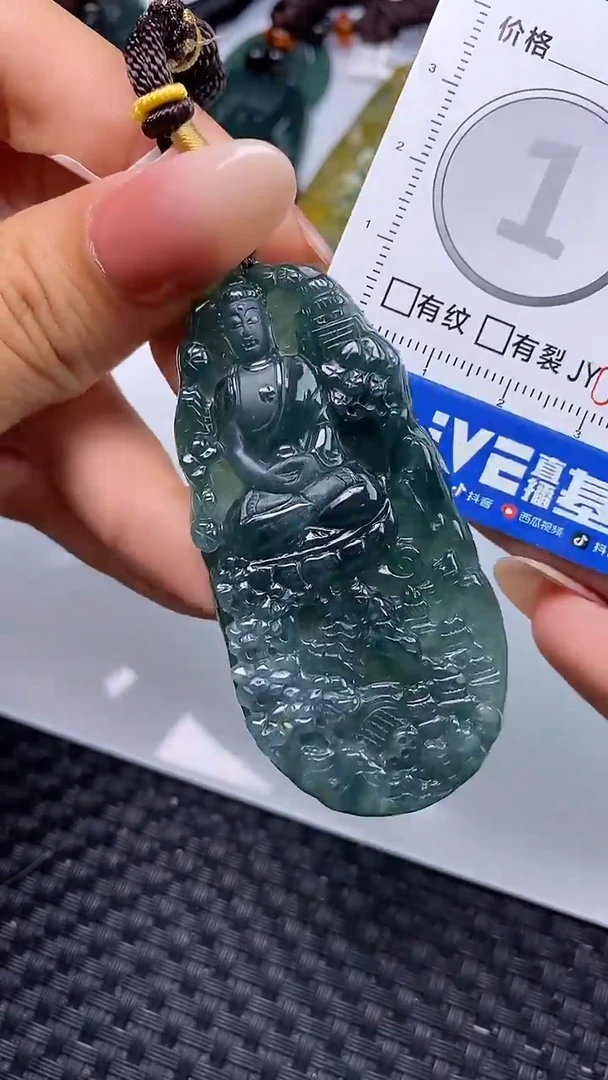 颈饰未镶嵌翡翠