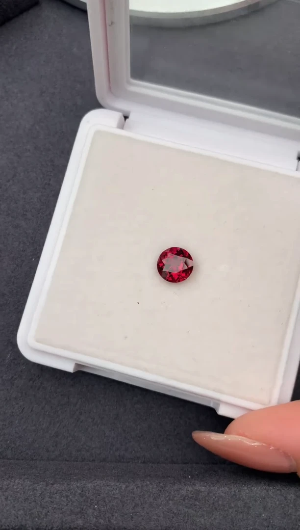 未镶嵌珠宝半成品石榴石1.5ct镁铝榴石 FE  定制