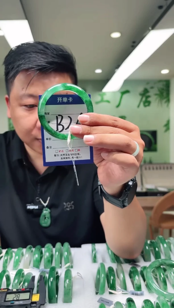 未镶嵌手镯石英质玉56