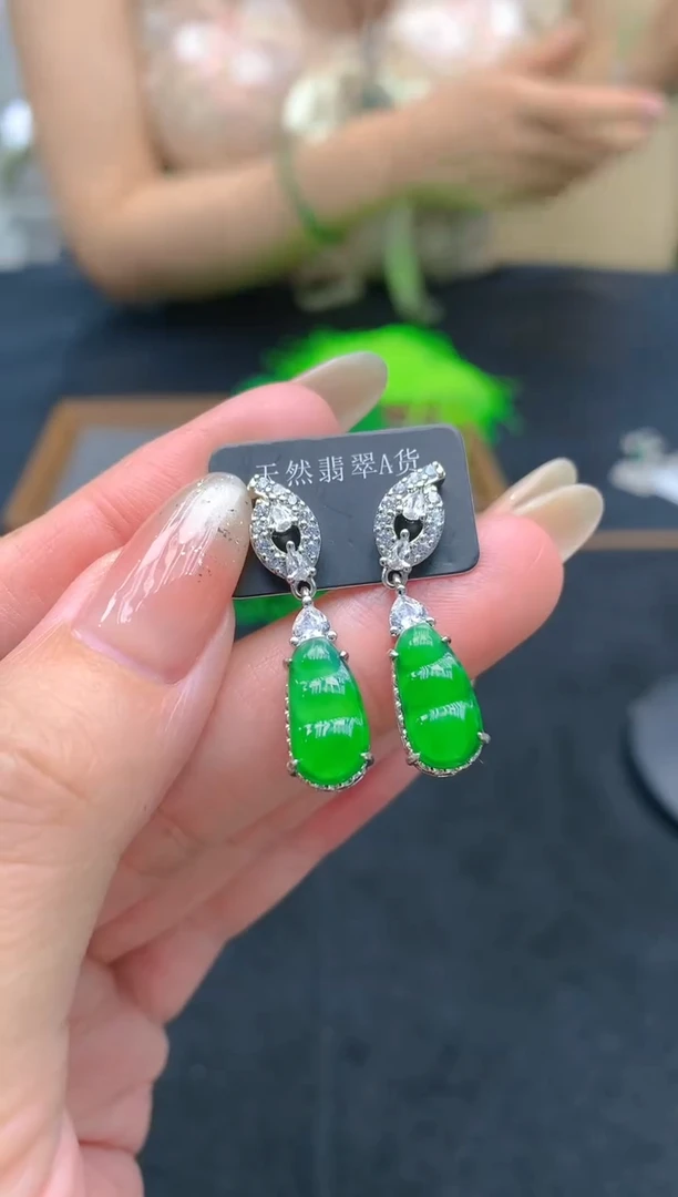 翡翠未镶嵌颈饰天然A货翡翠