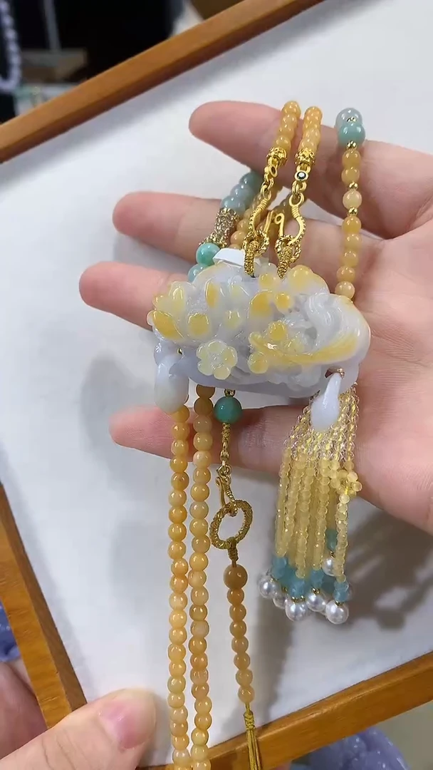 颈饰未镶嵌翡翠吊坠