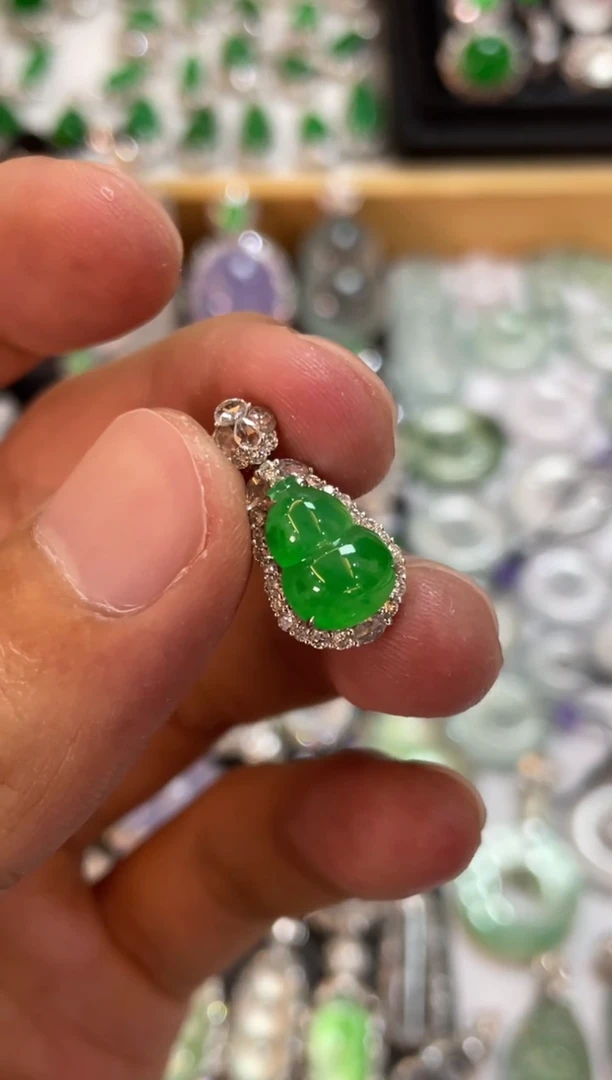 翡翠18K金镶嵌吊坠(不含链)葫芦