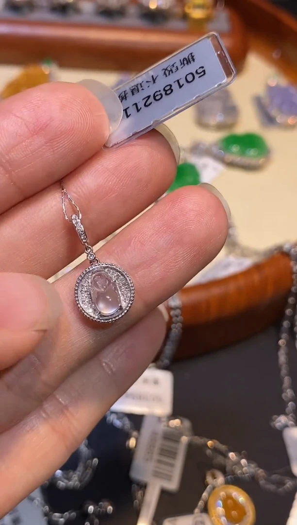 【闪购商品】翡翠吊坠(不含链)18K金镶嵌吊坠