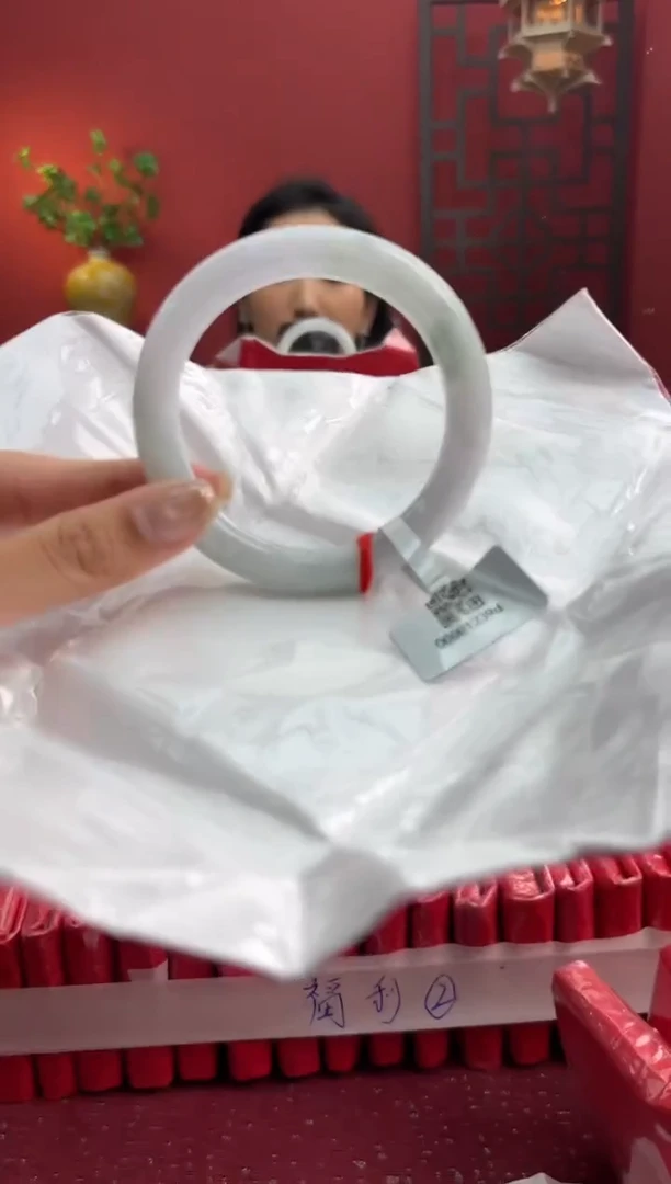 未镶嵌手镯（圆镯）翡翠翡翠手镯3