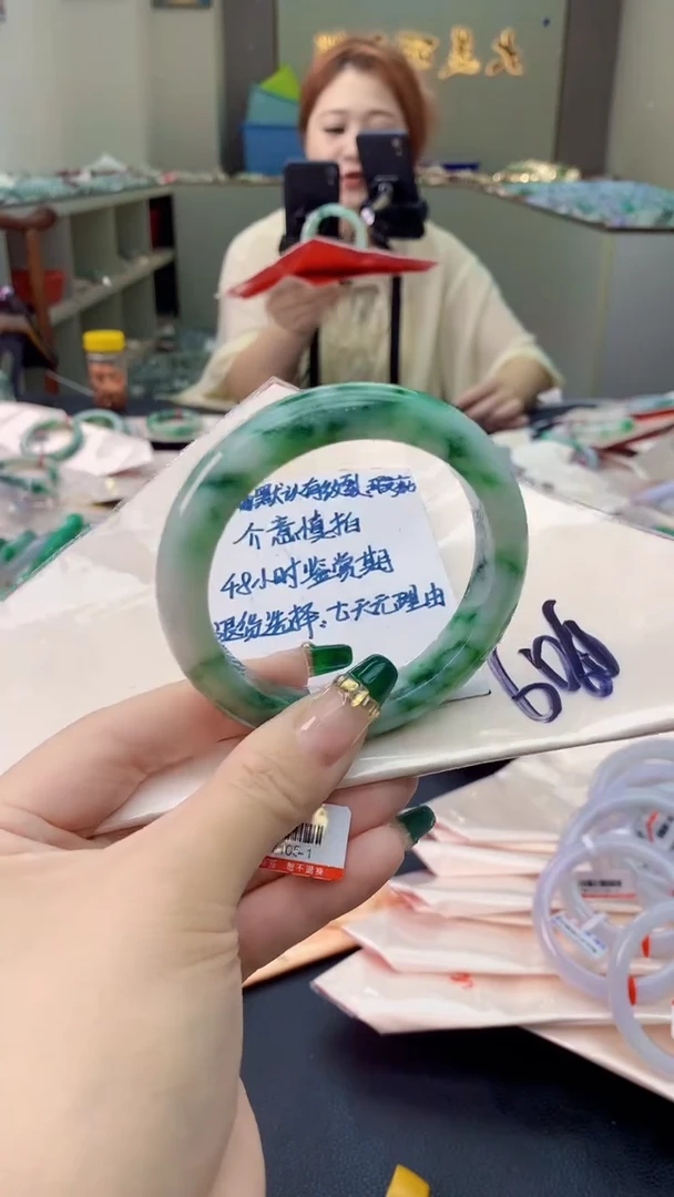 翡翠手镯未镶嵌1003205652