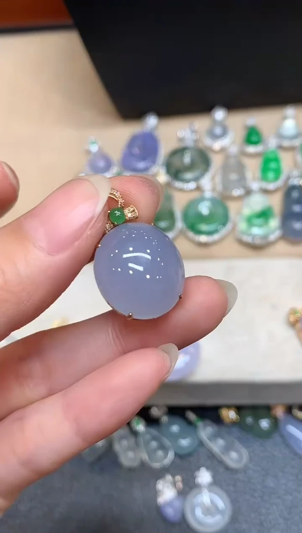 颈饰18K金镶嵌翡翠蛋面【无服务费