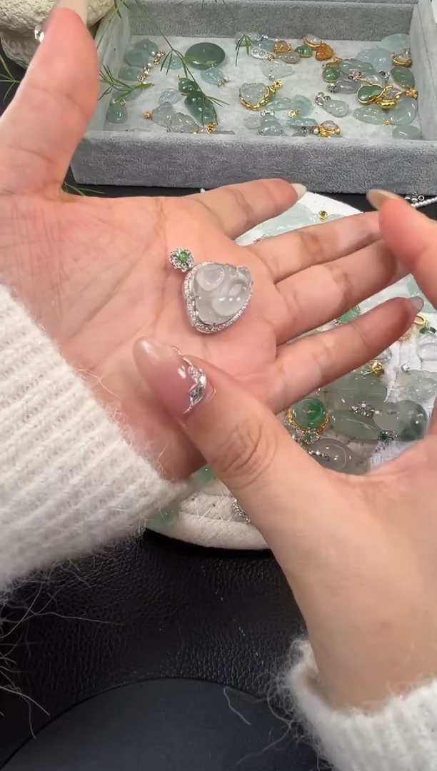 颈饰18K金镶嵌翡翠源头直播间