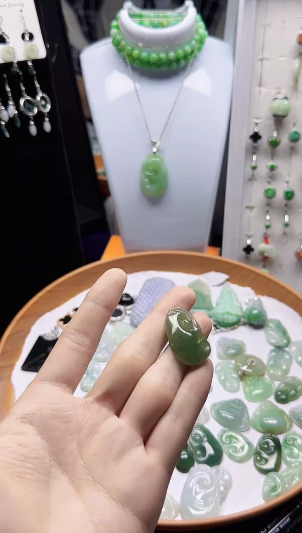 颈饰未镶嵌翡翠翡翠