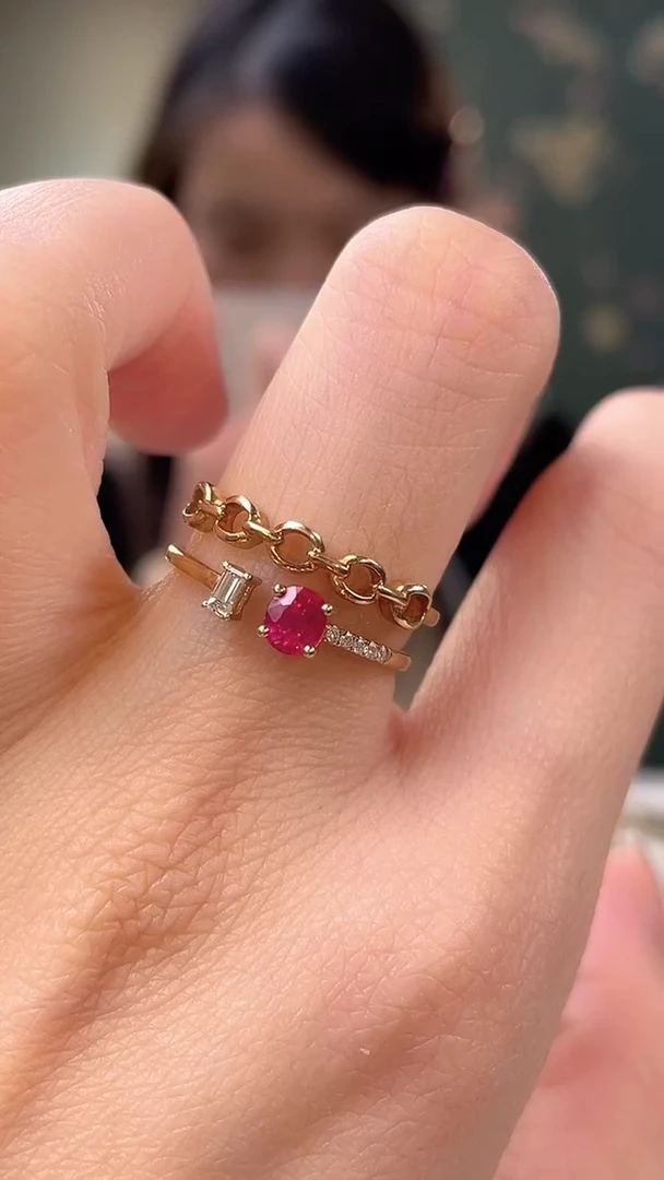 18K金镶嵌戒指红宝石主石：0.44ct