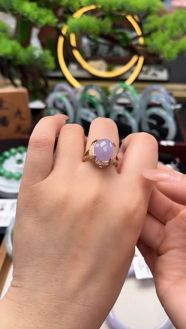 18K金镶嵌戒指翡翠戒指