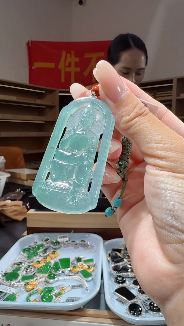 吊坠(不含链)未镶嵌翡翠自在观音（多样性发其一）