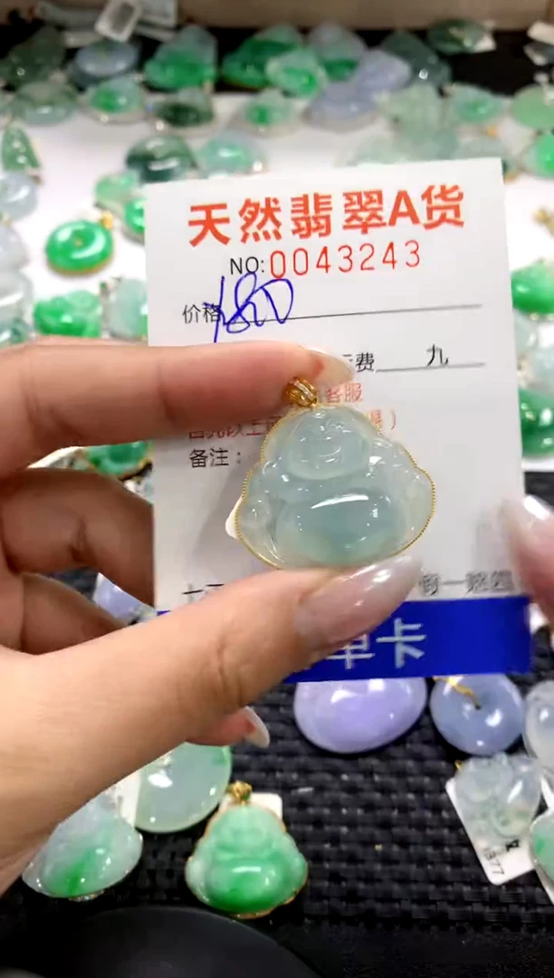 颈饰18K金镶嵌翡翠1111111111111111