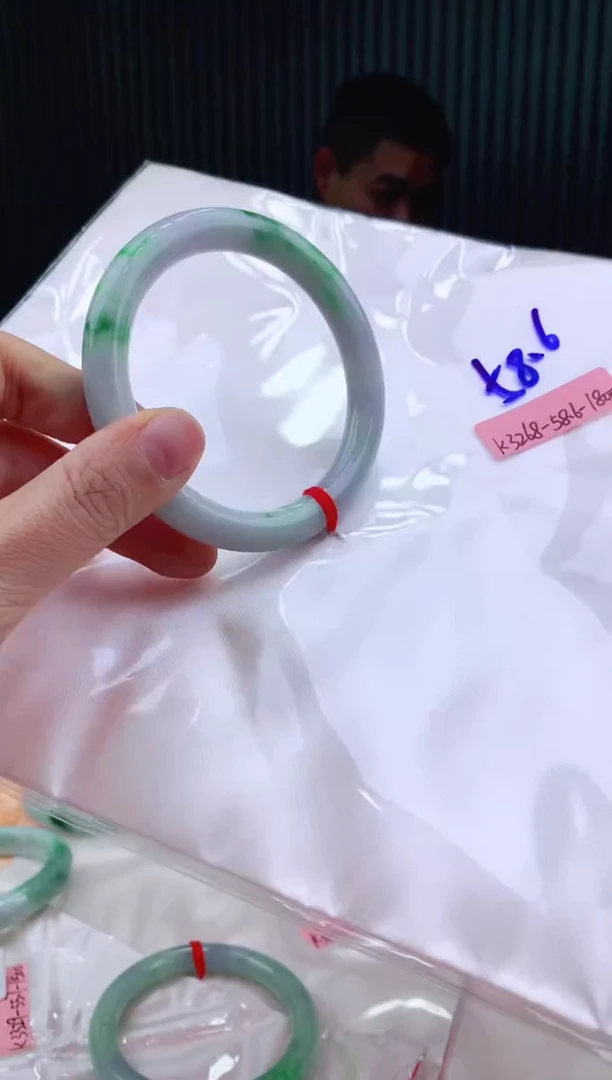 未镶嵌手镯翡翠58+