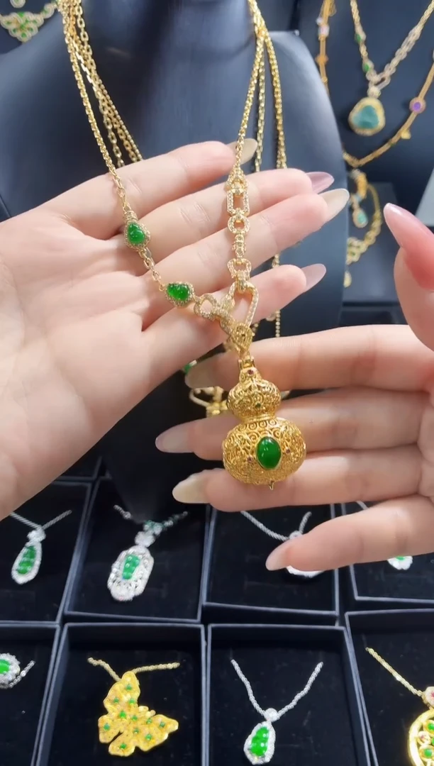 翡翠未镶嵌颈饰吊坠（不含链）