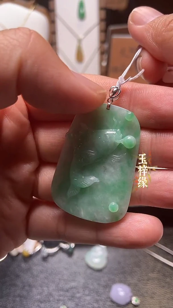 吊坠(不含链)18K金镶嵌翡翠连年有鱼小吊坠-高46宽31.8
