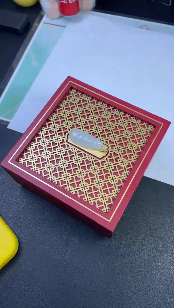 颈饰未镶嵌翡翠V****店翡翠豆子一件