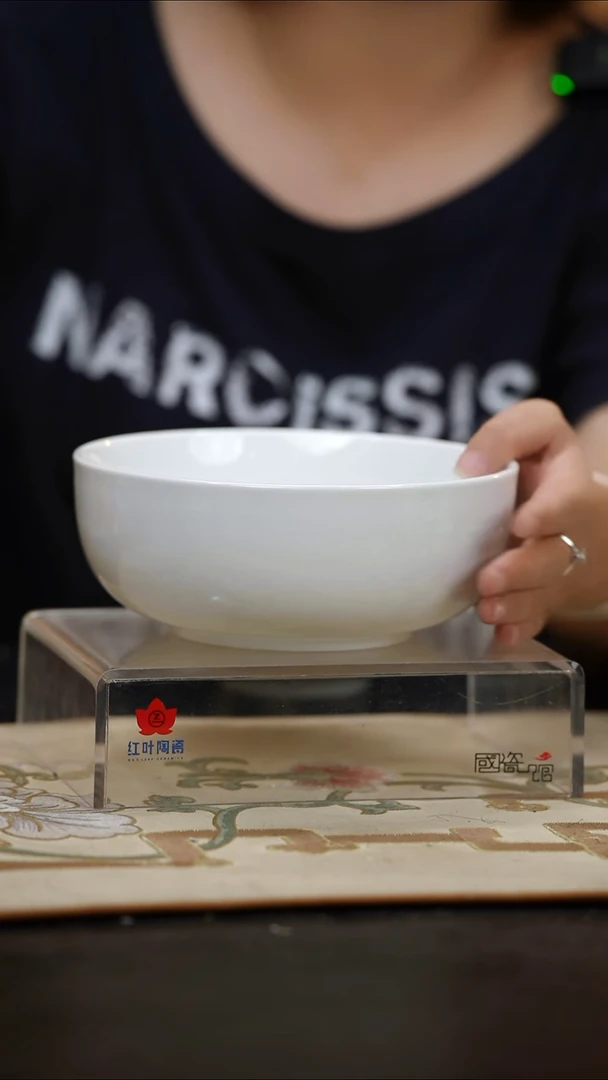 2个微瑕白胎7英寸直口碗（无底款）