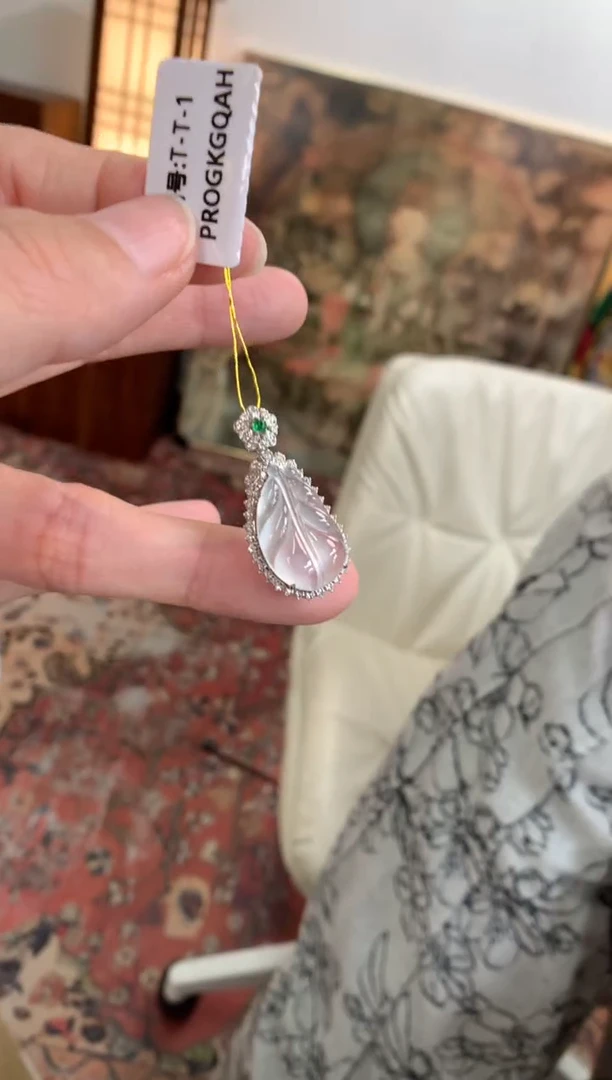 翡翠18K金镶嵌颈饰叶子