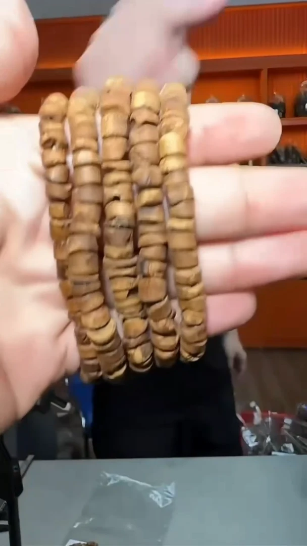 沉香手串81号单圈红土多样性发一