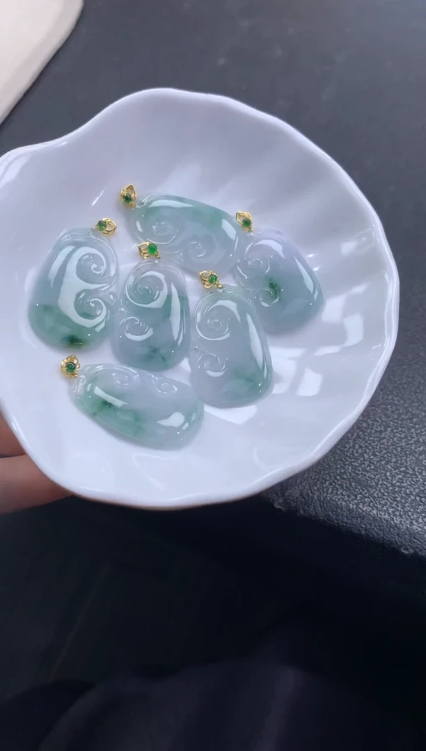 颈饰18K金镶嵌翡翠FA354 翡翠飘花如意 多样性发其一赠皮绳