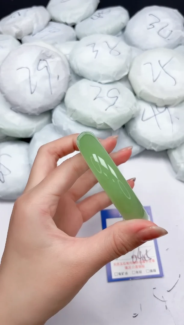 未镶嵌手镯石英质玉142/64.5