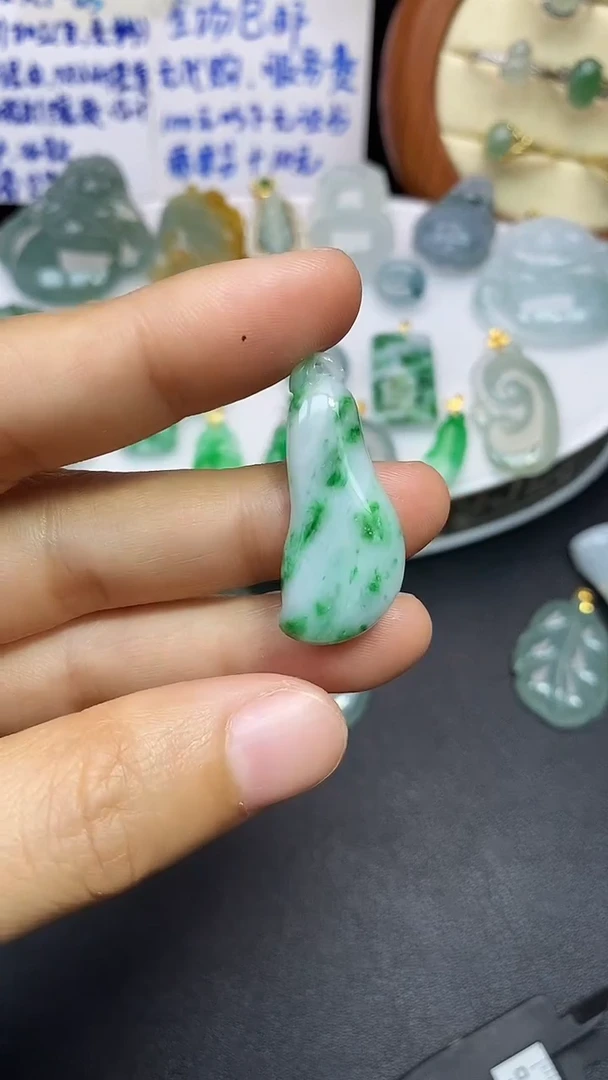 颈饰未镶嵌翡翠吊坠
