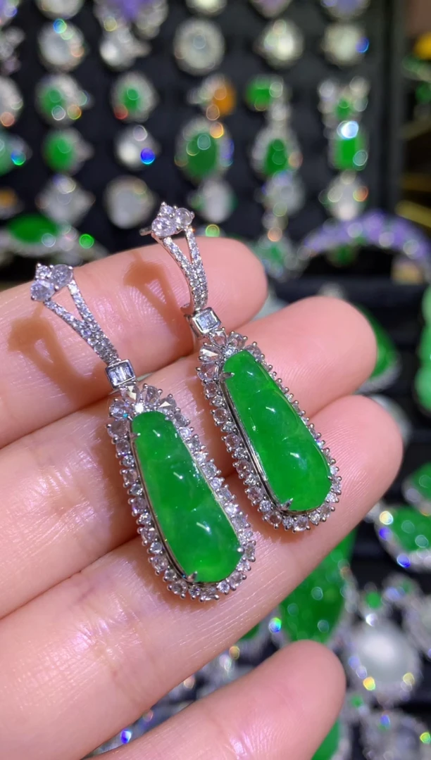 【闪购商品】翡翠耳饰18K金镶嵌高冰满绿阳绿大福豆耳坠