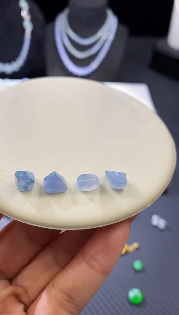 翡翠挂件未镶嵌一手紫随型