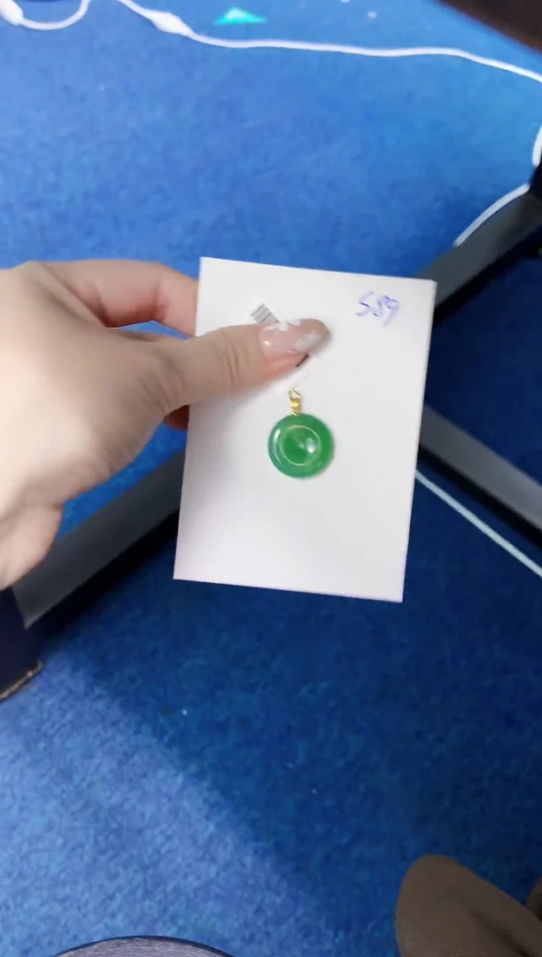 翡翠18K金镶嵌颈饰0000000000