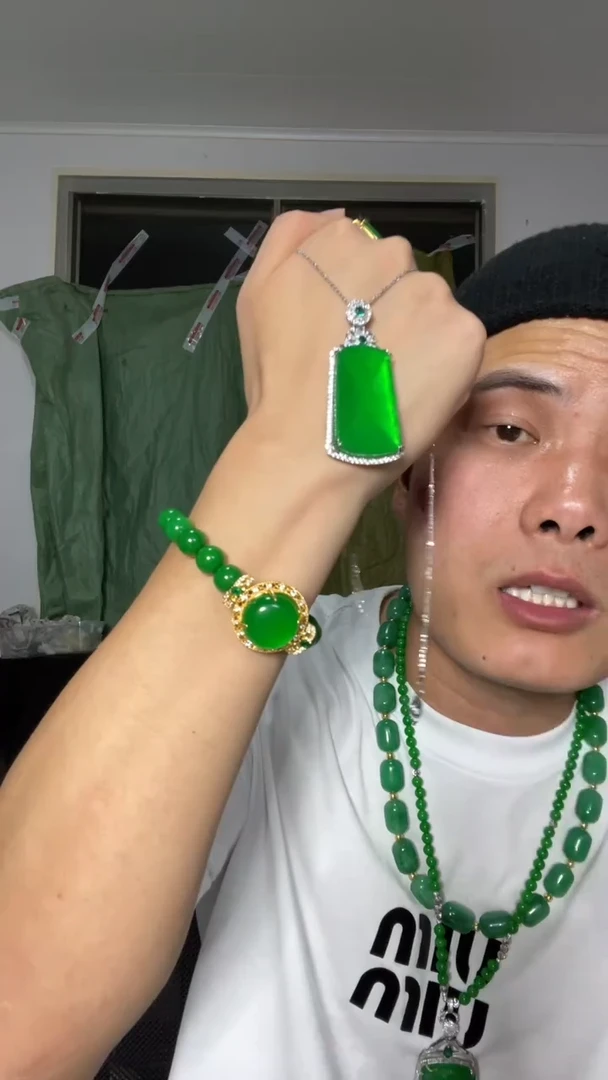 翡翠未镶嵌吊坠(赠链)【小伍珠宝】缅料镶嵌满绿无事牌