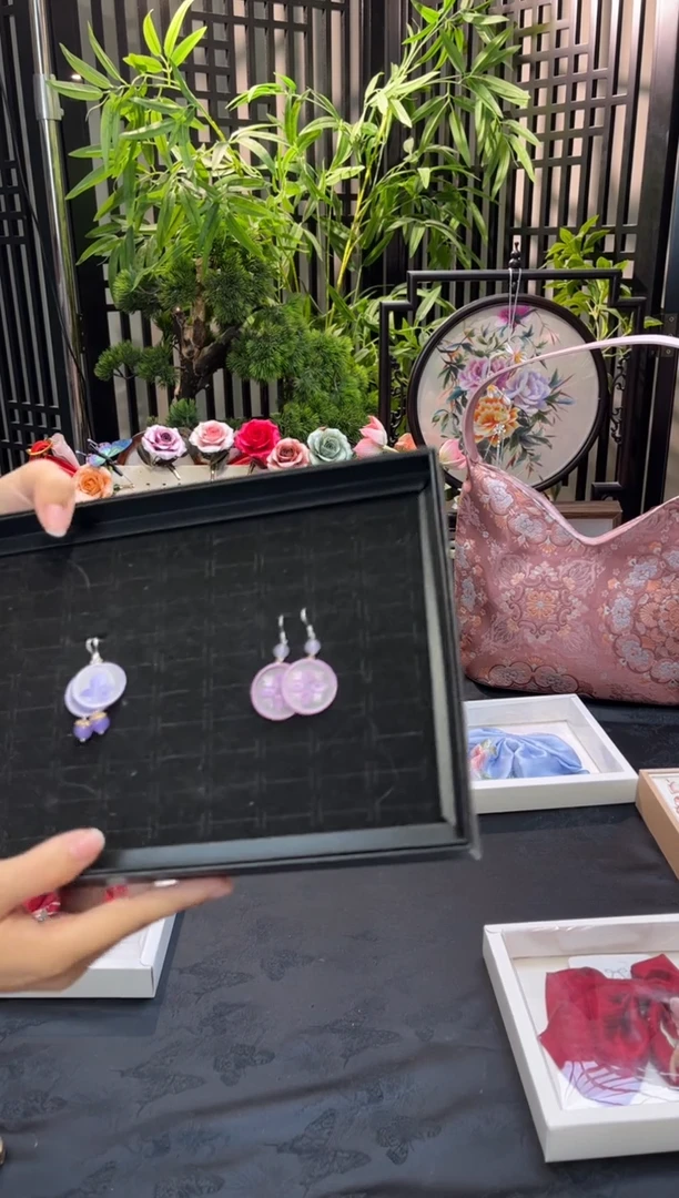 织绣十****蝎非遗苏绣手工饰品