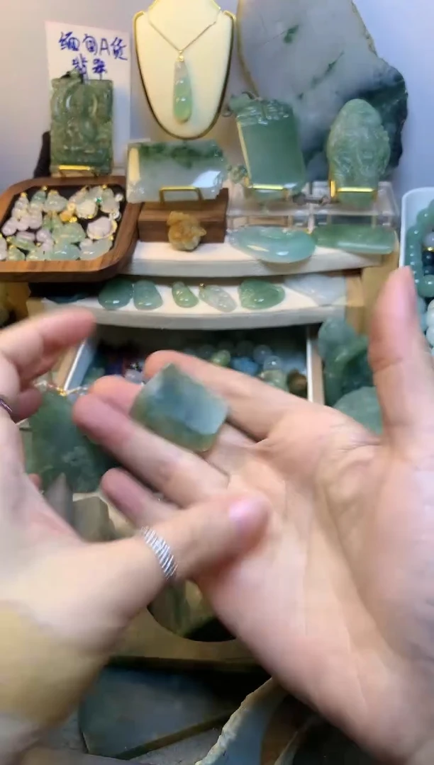 未镶嵌挂件翡翠 缅甸A货翡翠，没有运费险