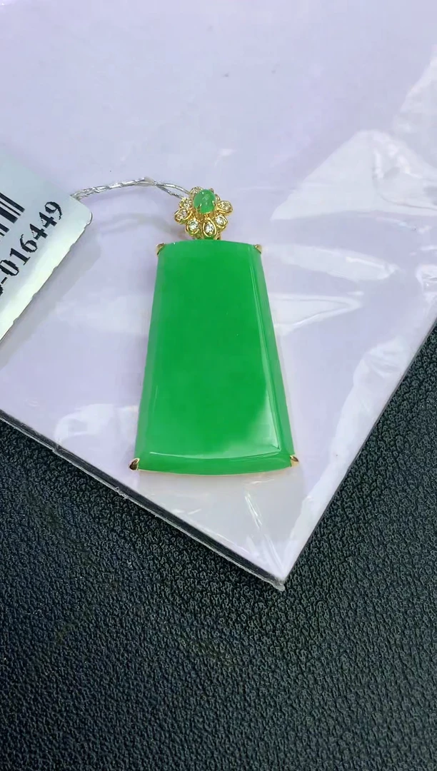 颈饰18K金镶嵌翡翠赠礼盒证书 麦麦
