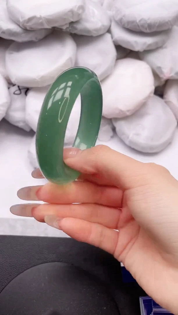 【闪购商品】石英质玉手镯未镶嵌3K173-57