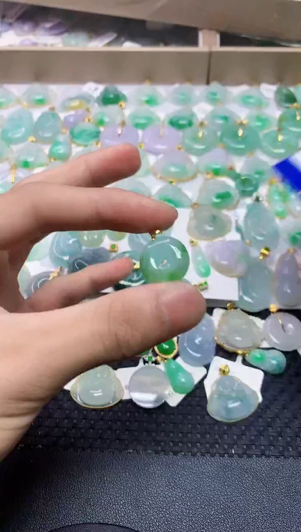 翡翠未镶嵌颈饰23232225446