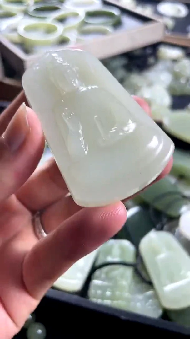 颈饰未镶嵌和田玉素衣