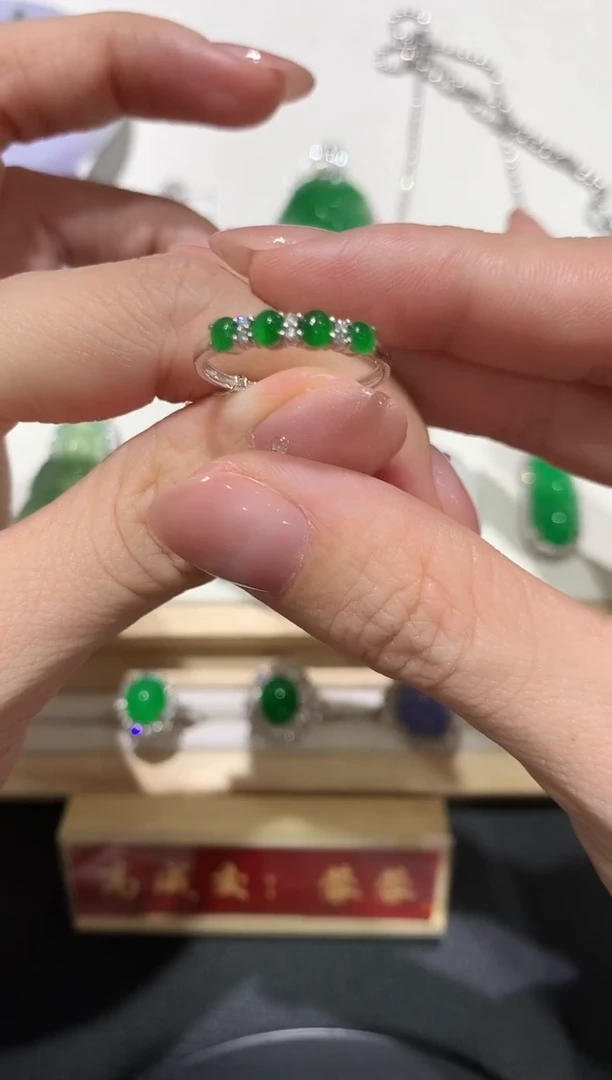 翡翠18K金镶嵌吊坠(不含链)团购1