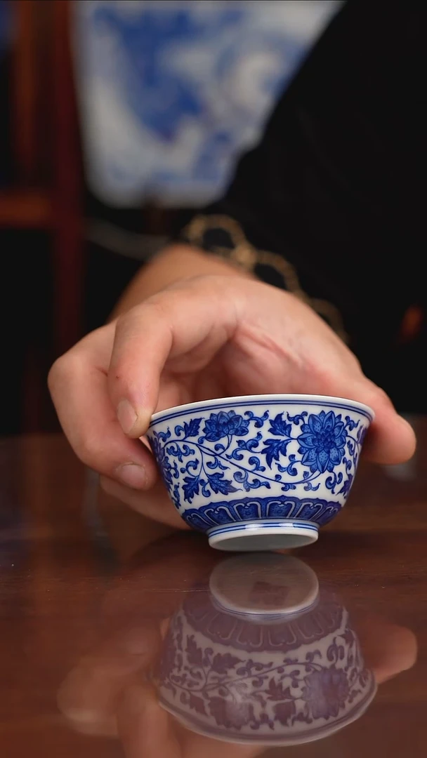 柴窑青花缠枝主人杯